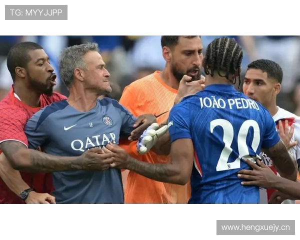 雷速热议切尔西完胜巴黎 帕尔默化身超级跑车 四层大巴阻击恩里克